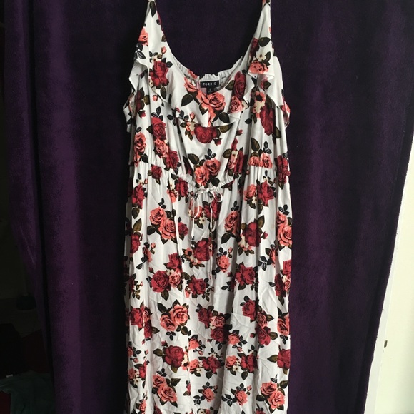 torrid Dresses & Skirts - Torrid Hi lo dress NWOT Size 5